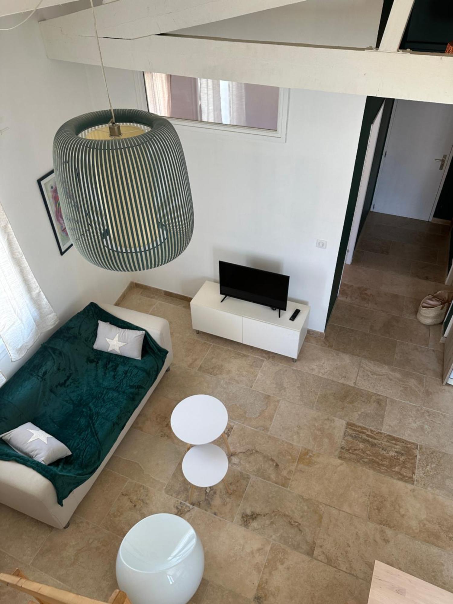 Appartement Avec Vue Sur L Eglise Des Saintes Dış mekan fotoğraf