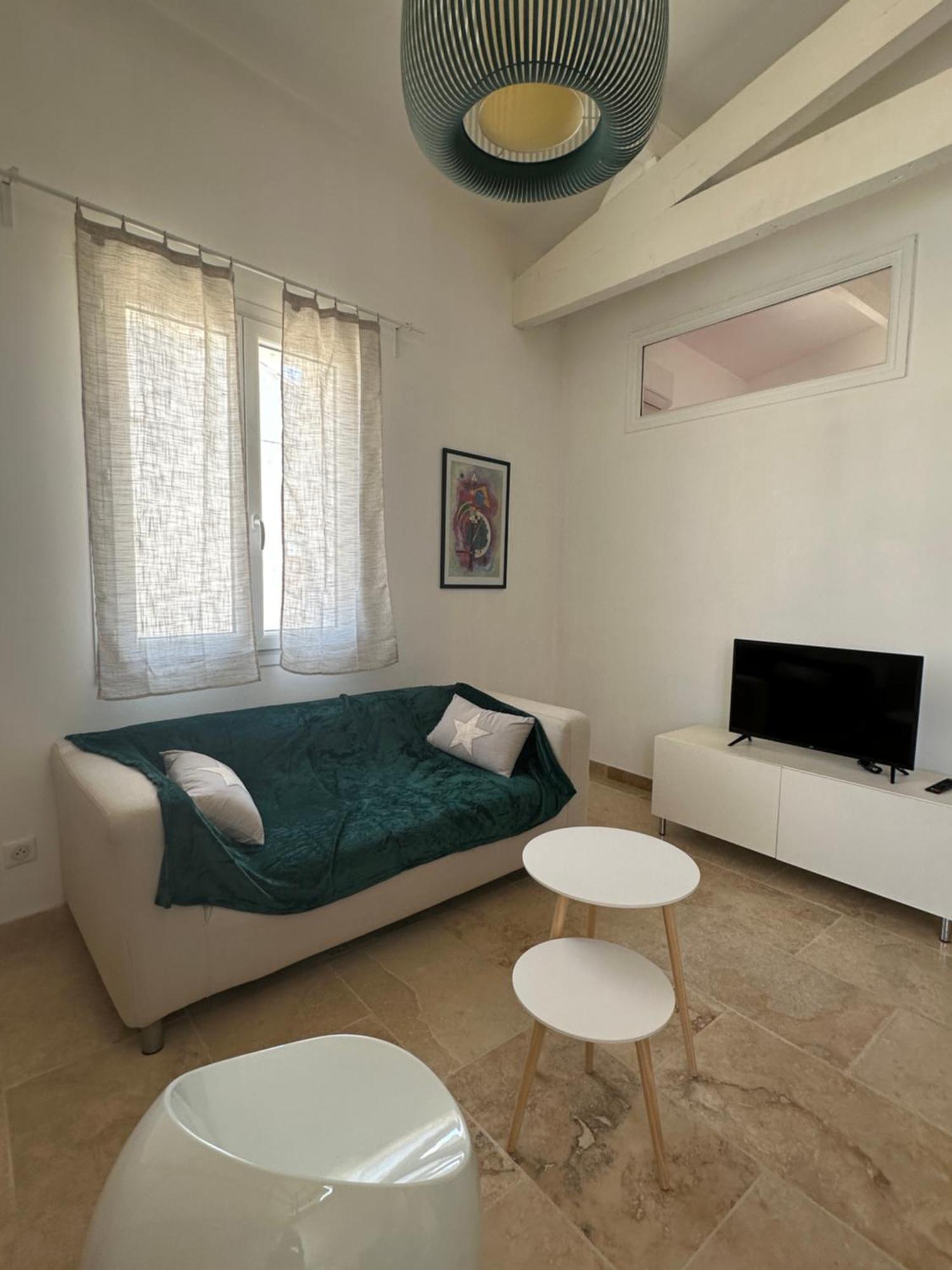 Appartement Avec Vue Sur L Eglise Des Saintes Dış mekan fotoğraf