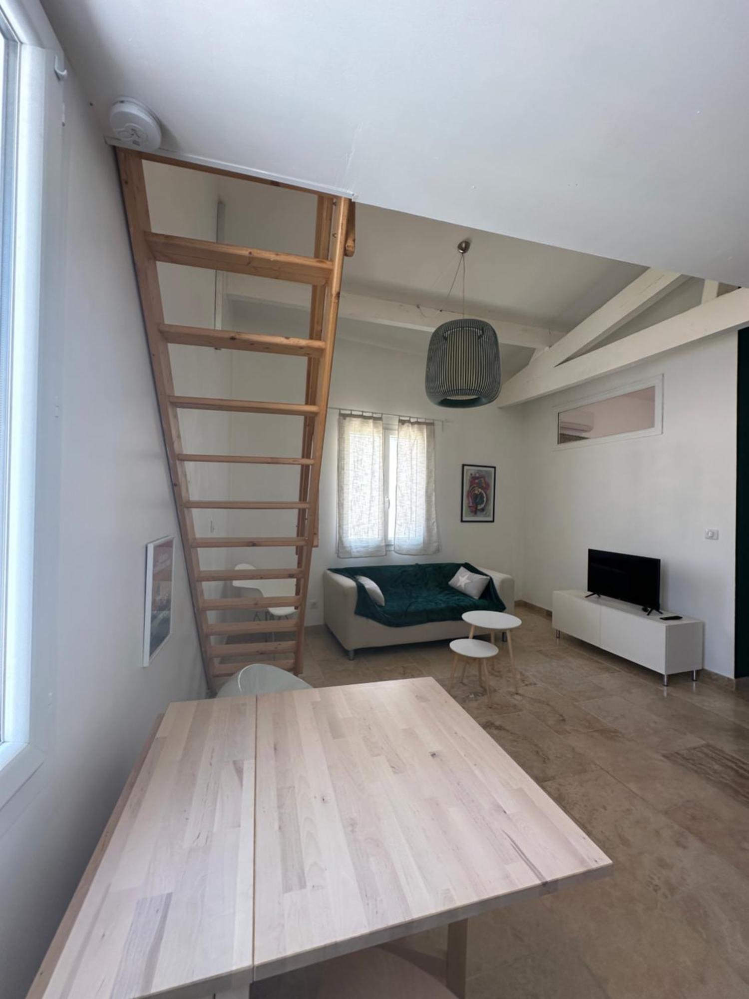 Appartement Avec Vue Sur L Eglise Des Saintes Dış mekan fotoğraf