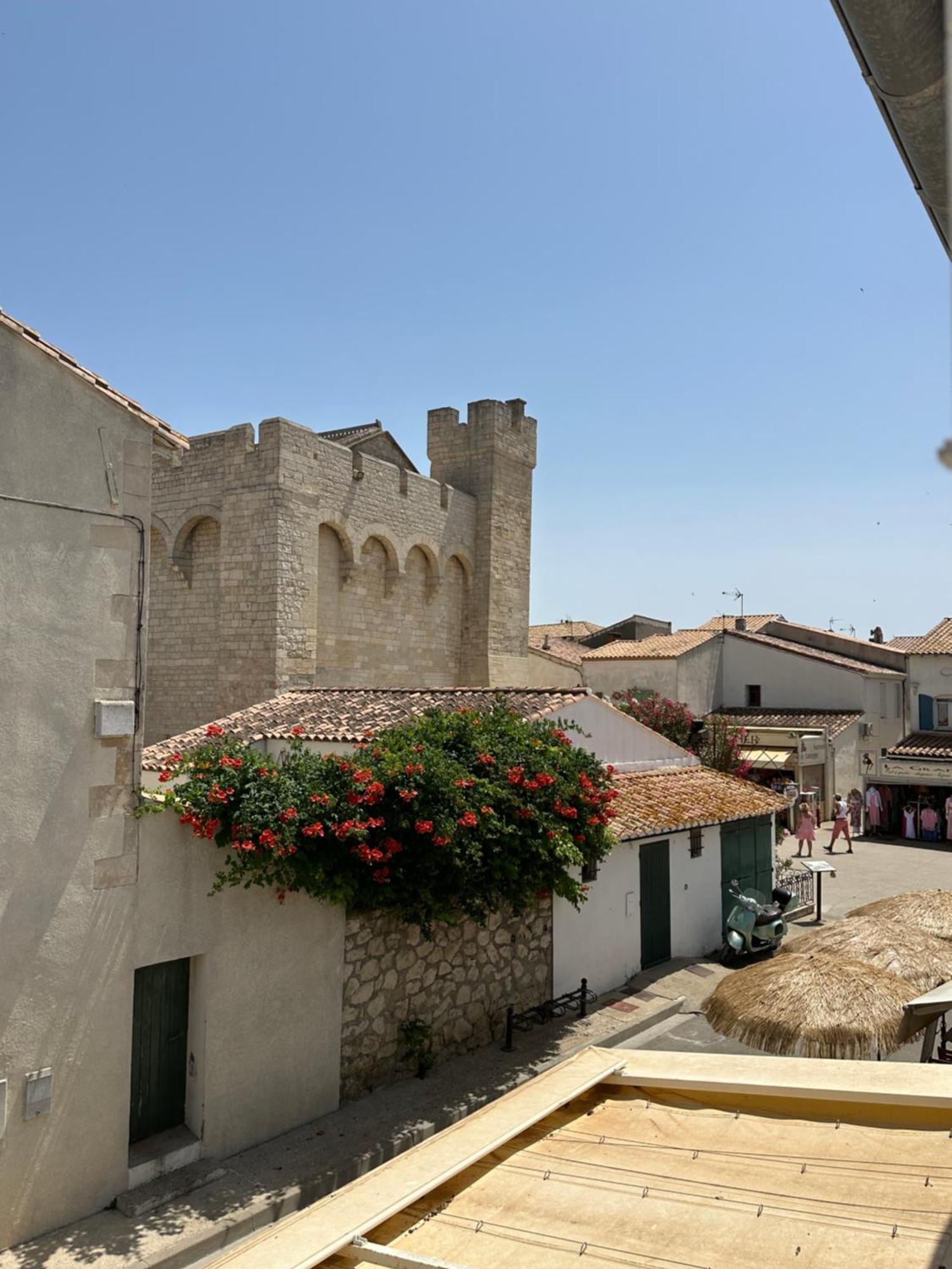 Appartement Avec Vue Sur L Eglise Des Saintes Dış mekan fotoğraf